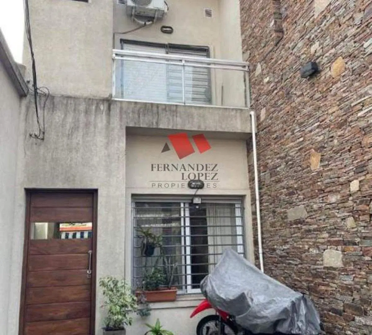 Impecable departamento 3 amb en planta baja con entrada vehicular y terreno libre- 3