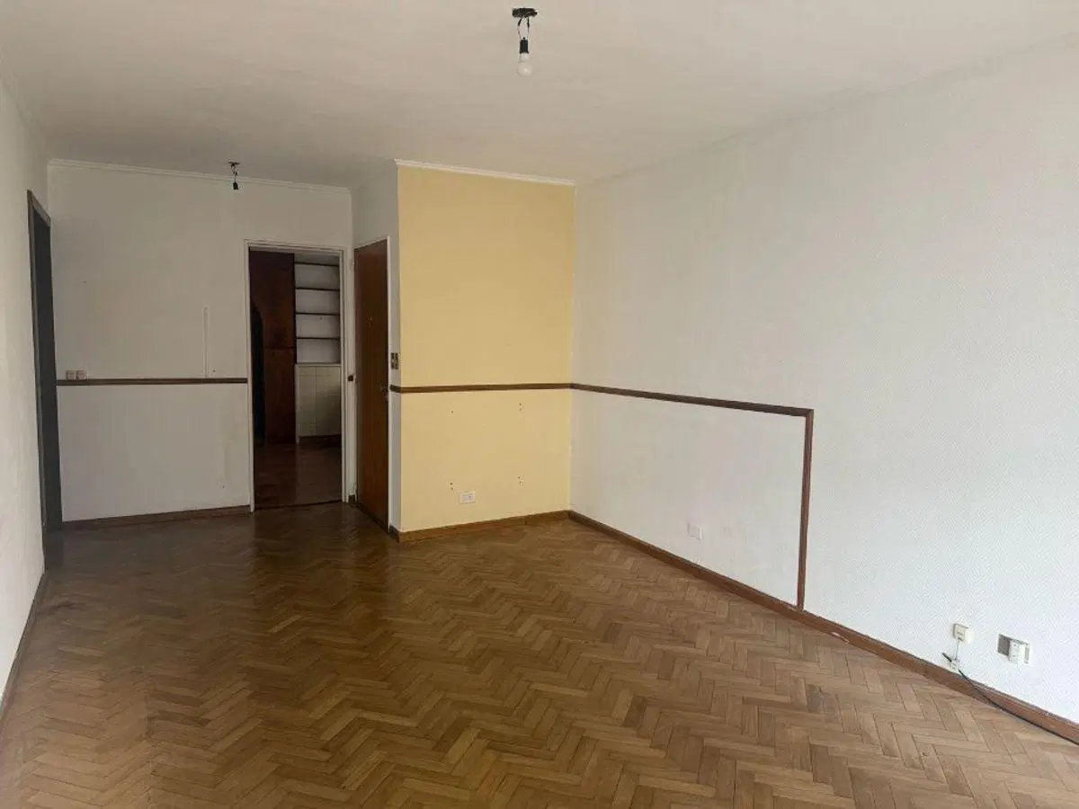 Departamento de cuatro ambientes con doble balcón y dependencia de servicio en inmejorable ubicacion 3