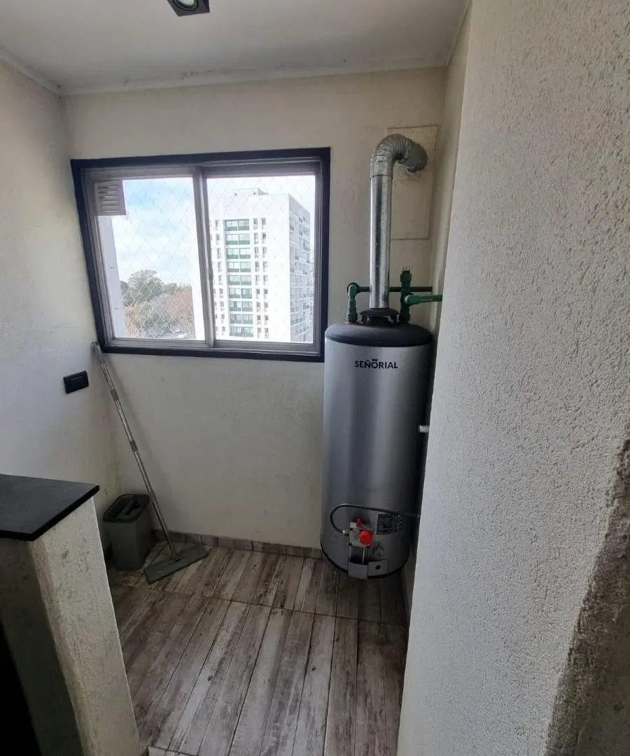 Depto de dos ambientes con balcón , excelente vista 8