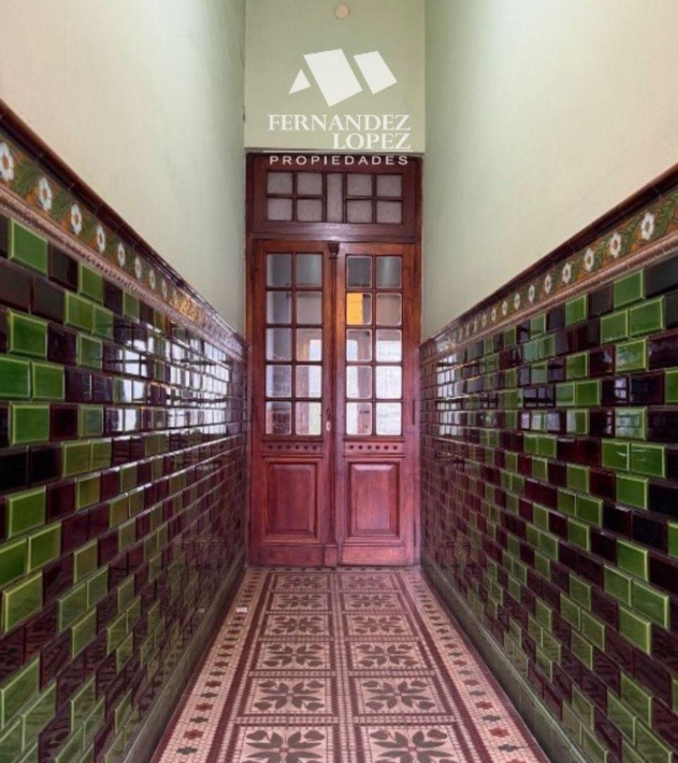 Foto de ALQUILER COMERCIAL / PROFESIONAL Excelente propiedad sobre Av. Vicente, imagen 1