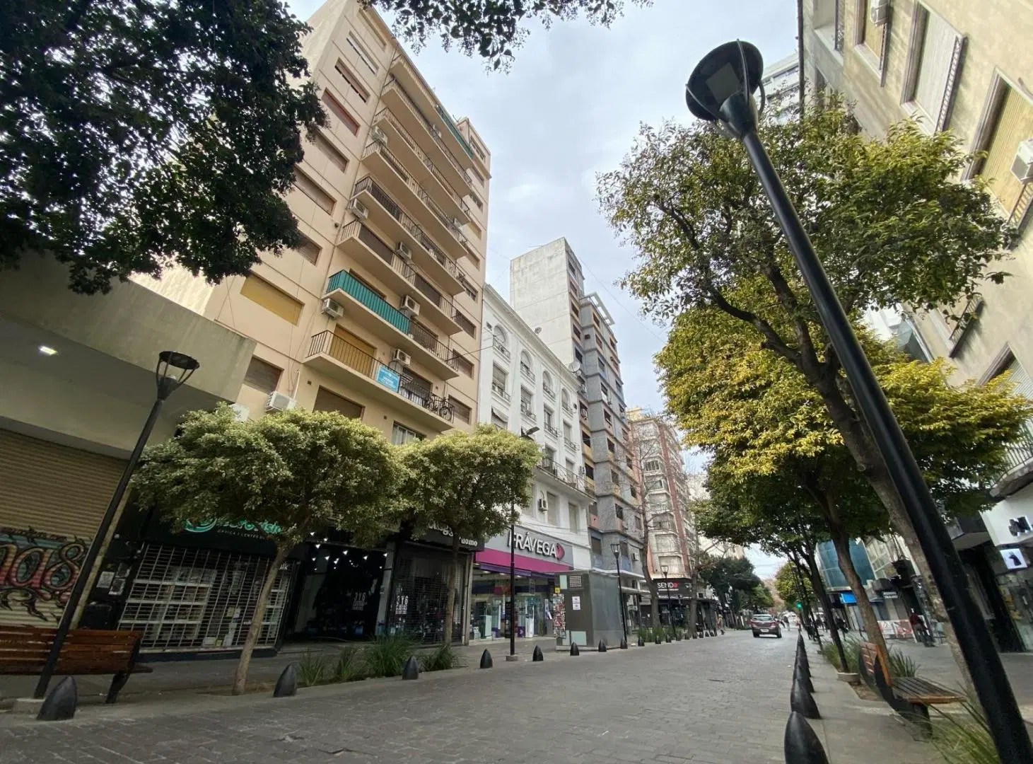 Departamento en 8 47 y 48 galería Géminis 3