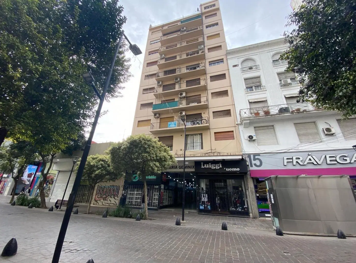 Departamento en 8 47 y 48 galería Géminis 1