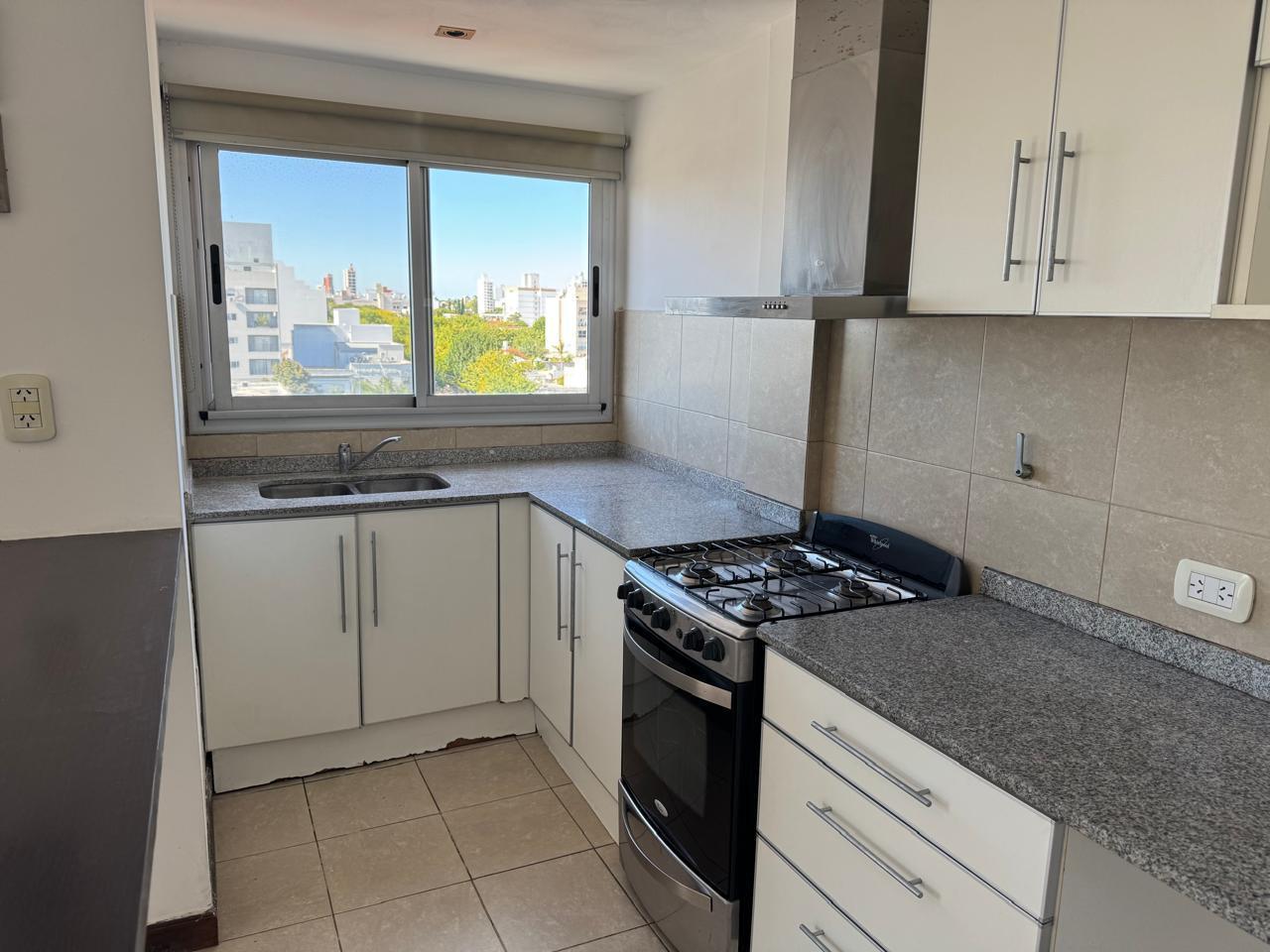 Foto de Departamento en ALQUILER con terraza propia y cochera, imagen 3