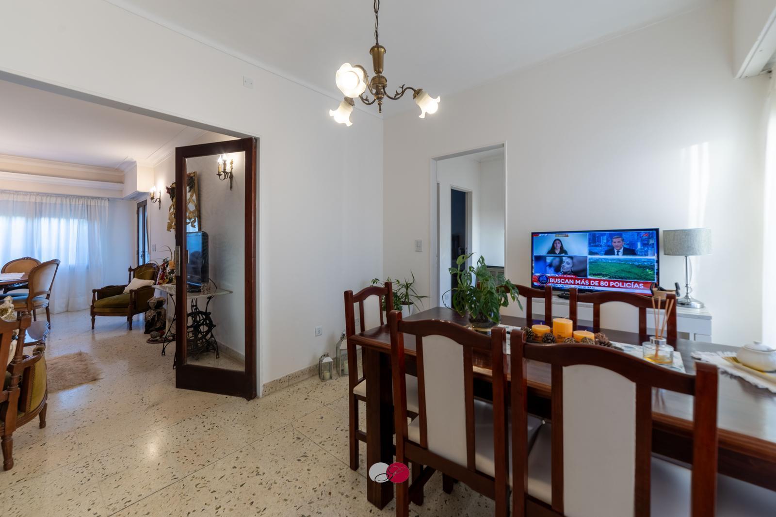 Departamento con locales - Zona Libertad
