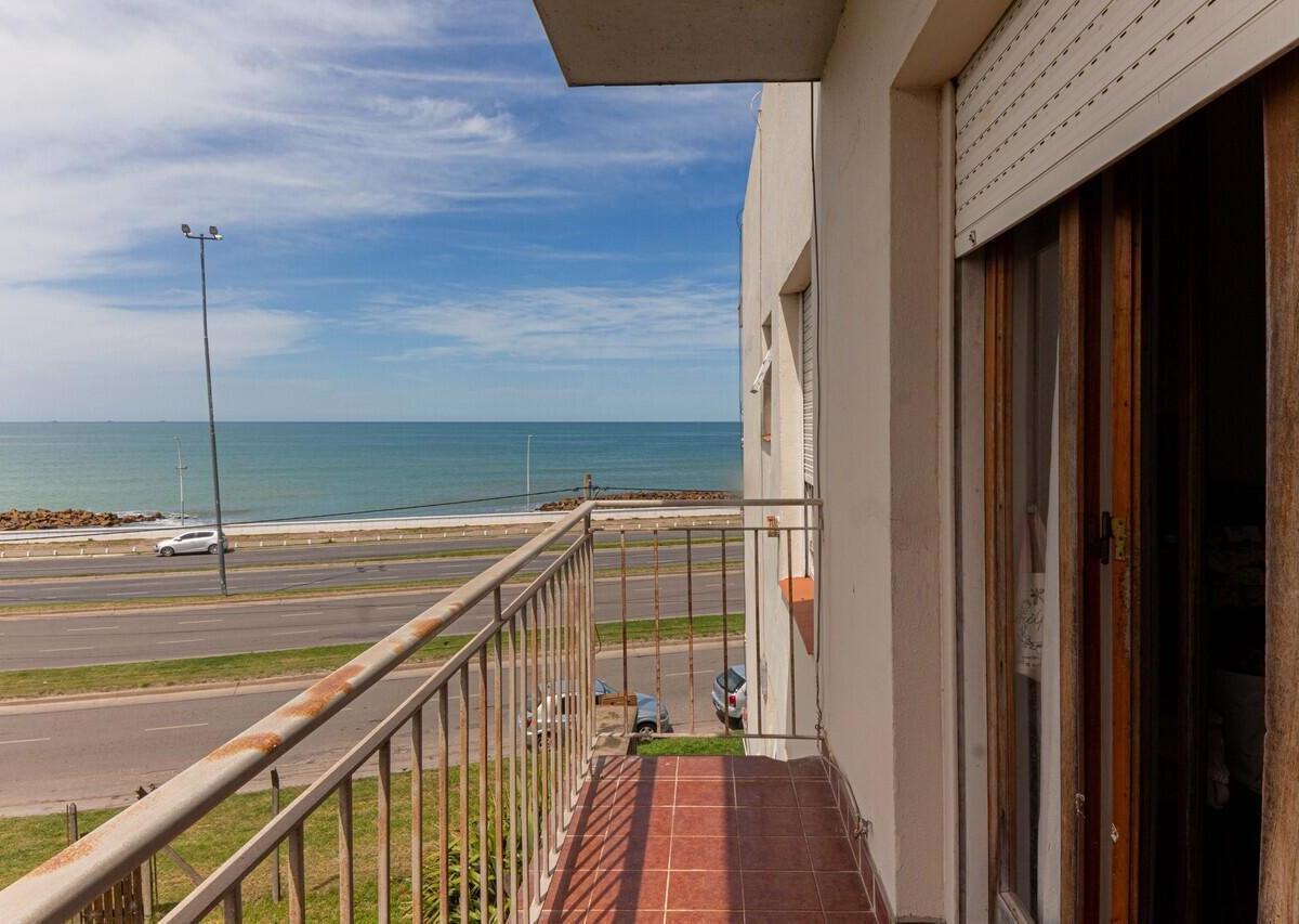 Foto de Edificio de dos plantas frente al mar - zona Zacagnini, imagen 3