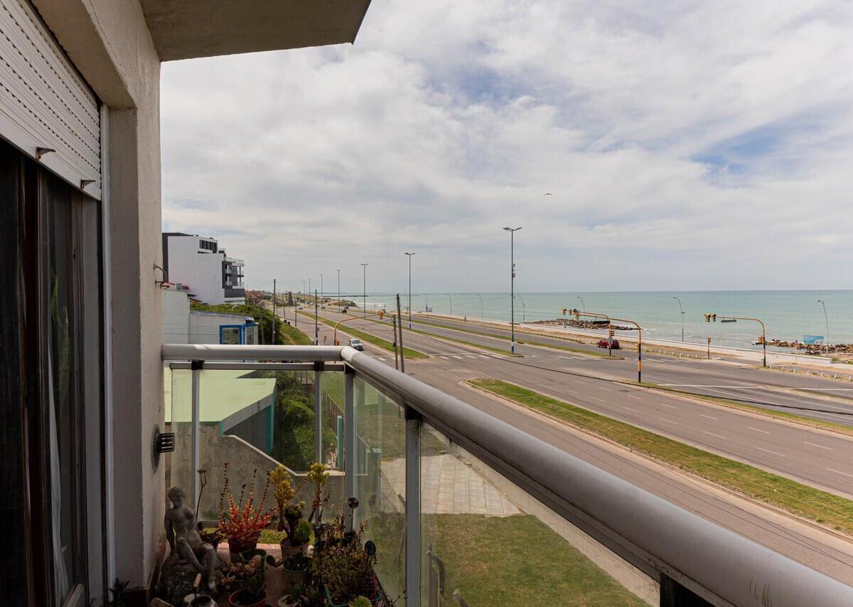 Foto de Edificio de dos plantas frente al mar - zona Zacagnini, imagen 2