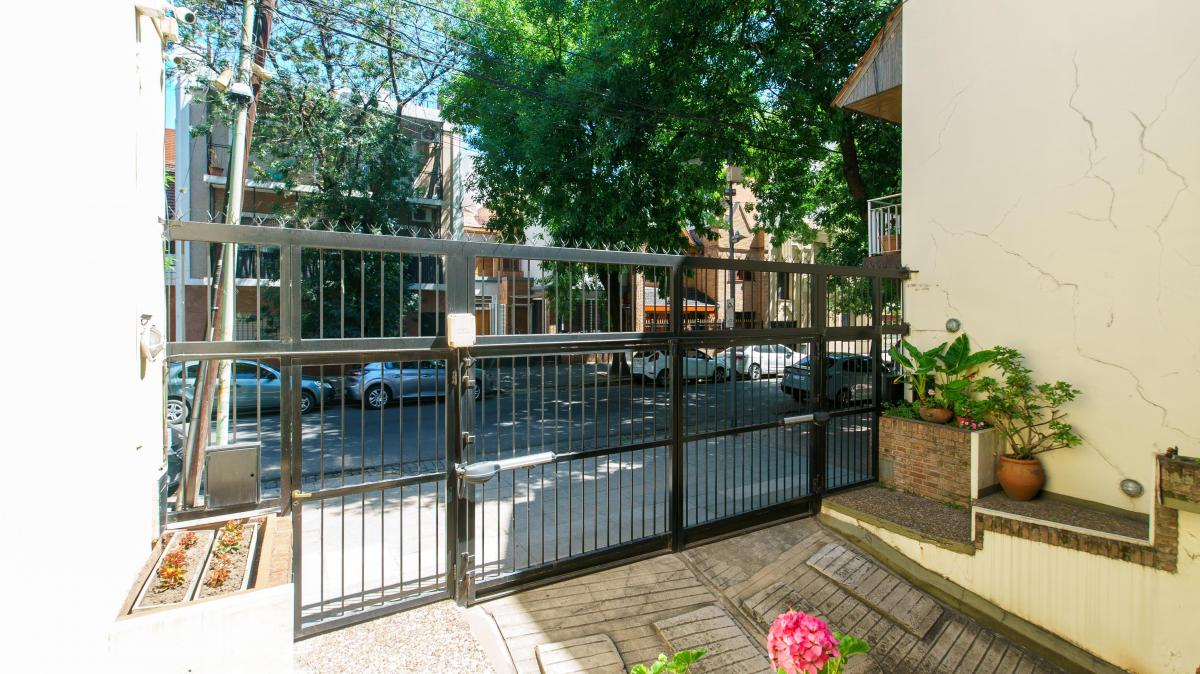 Exclusivo Triplex Cochera 2 Autos, Jardín, Pileta y Parrilla en Bonifacio Al 500 3