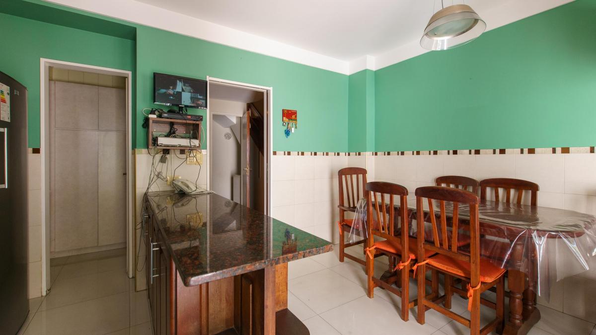 Exclusivo Tríplex Cochera 2 Autos, Jardín, Pileta y Parrilla en Bonifacio Al 500 4
