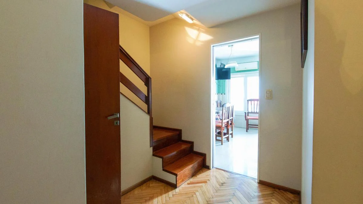 Exclusivo Tríplex Cochera 2 Autos, Jardín, Pileta y Parrilla en Bonifacio Al 500 2