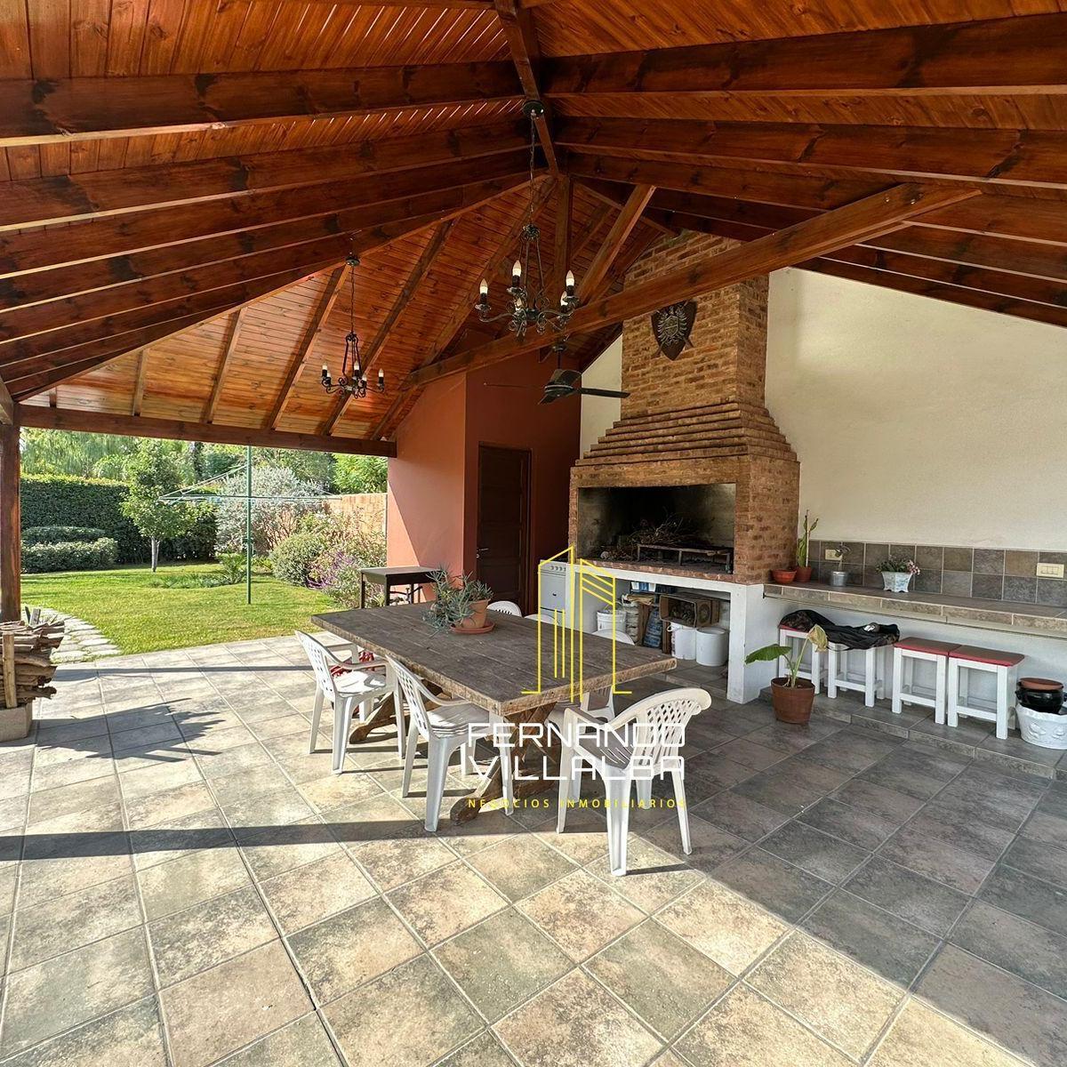Venta - Hermosa Casa Sobre Av 40 3