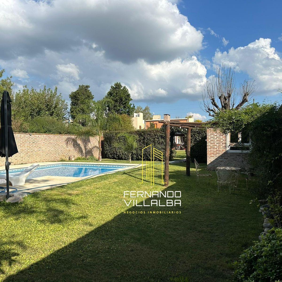 Venta - Hermosa Casa Sobre Av 40 1