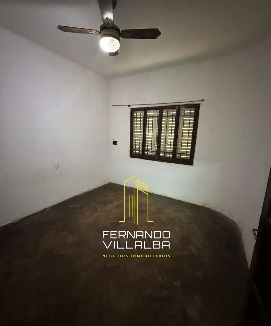 VENTA-Casa con galpón en zona comercial de Lujan 4