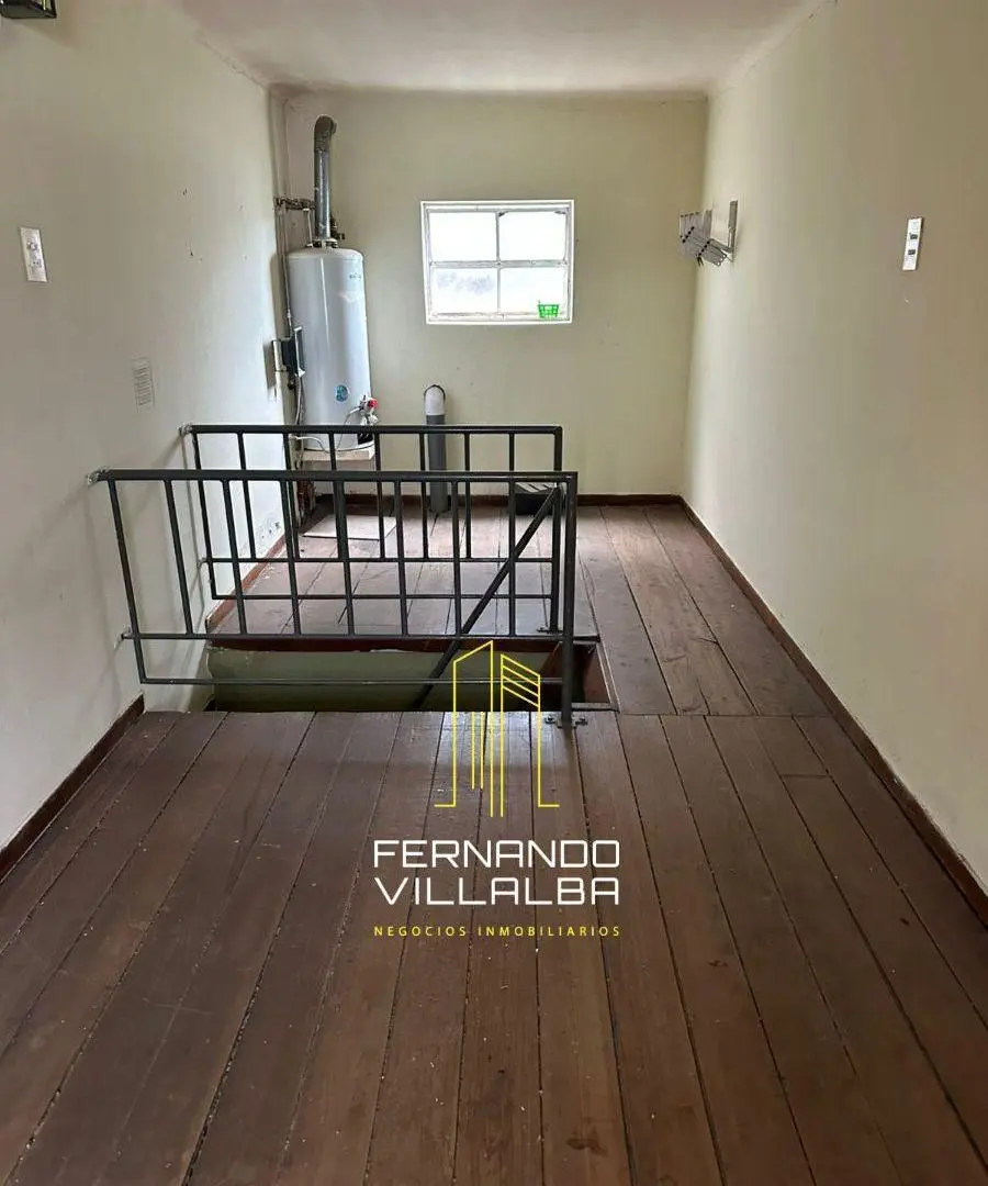 VENTA-Casa con galpón en zona comercial de Lujan 8