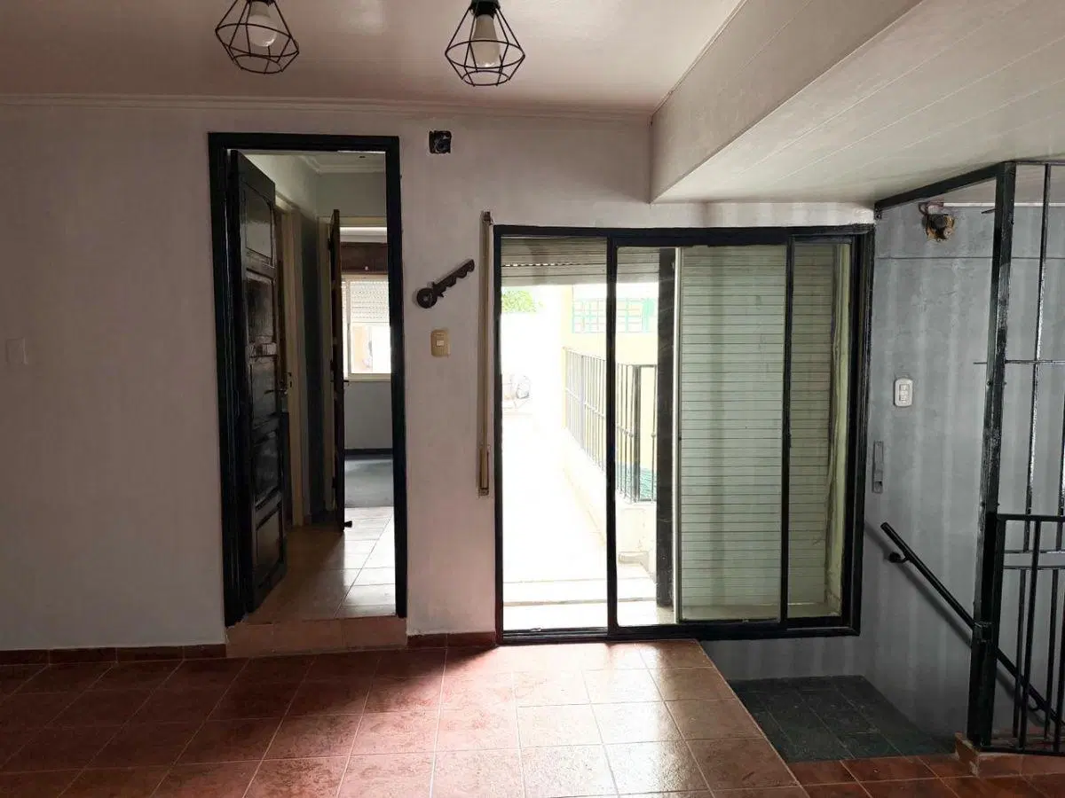 PH EN VENTA, DOS DORMITORIOS EN AVENIDA 51 ENTRE 2 Y 3, EXCELENTE ZONA. 3