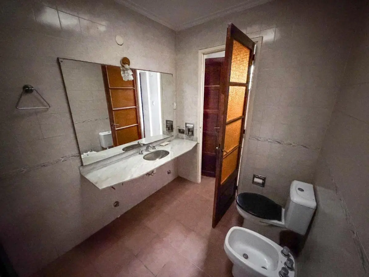 PH EN VENTA, DOS DORMITORIOS EN AVENIDA 51 ENTRE 2 Y 3, EXCELENTE ZONA. 3