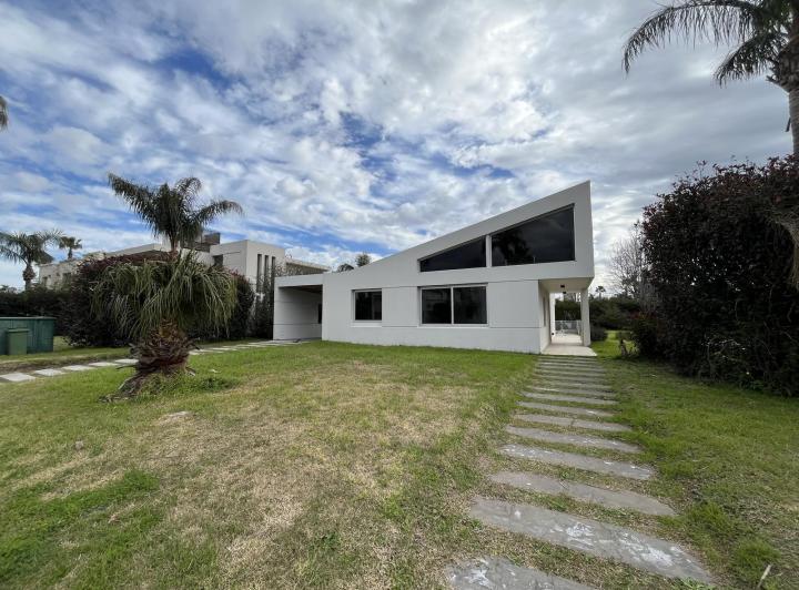 Casa en Miraflores (Funes Hills) 2