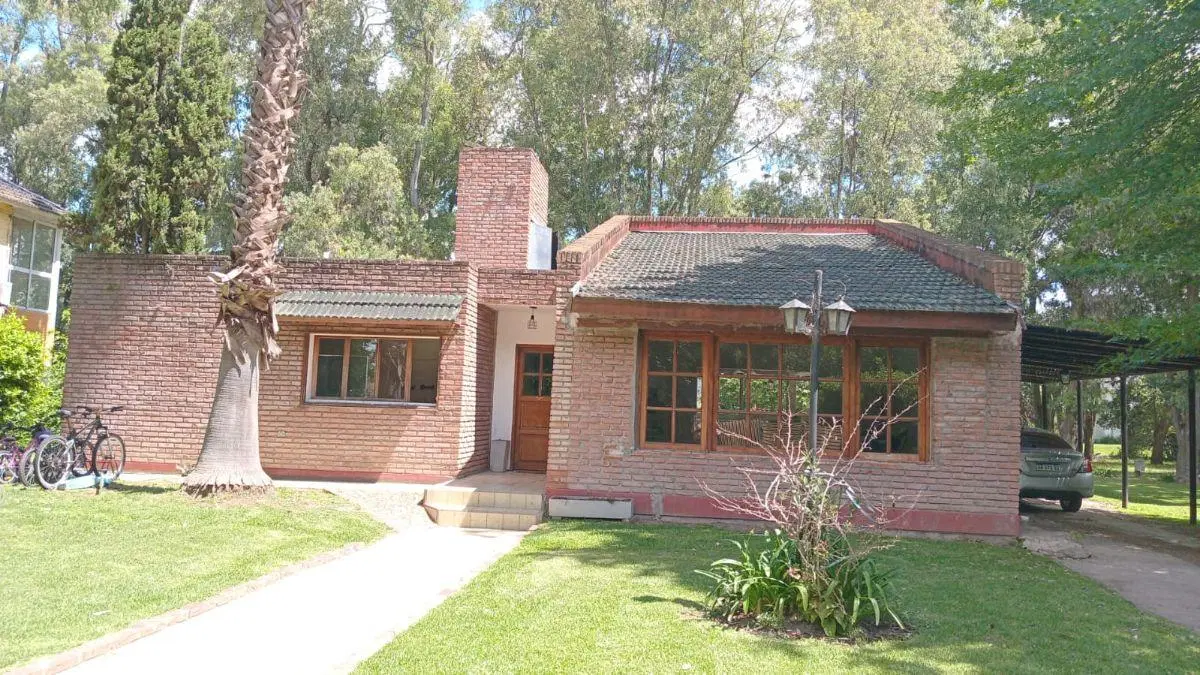 Casa en venta con 4 dormitorios y 990 m² en El Paraíso 5