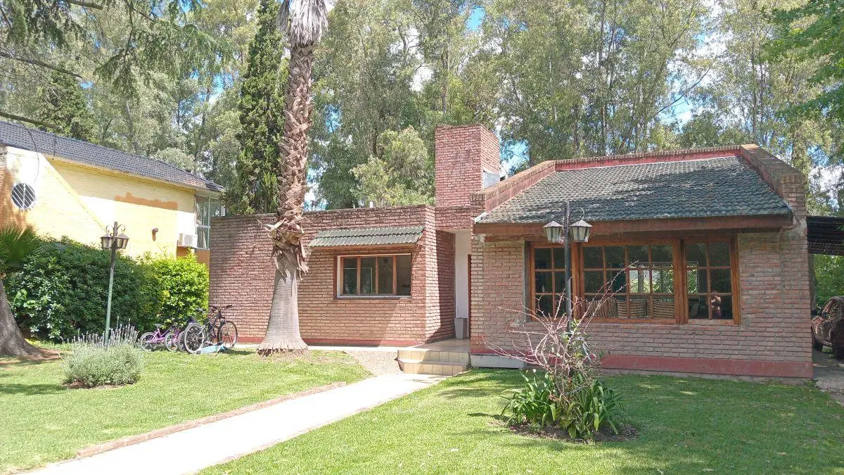 Casa en venta con 4 dormitorios y 990 m² en El Paraíso 3