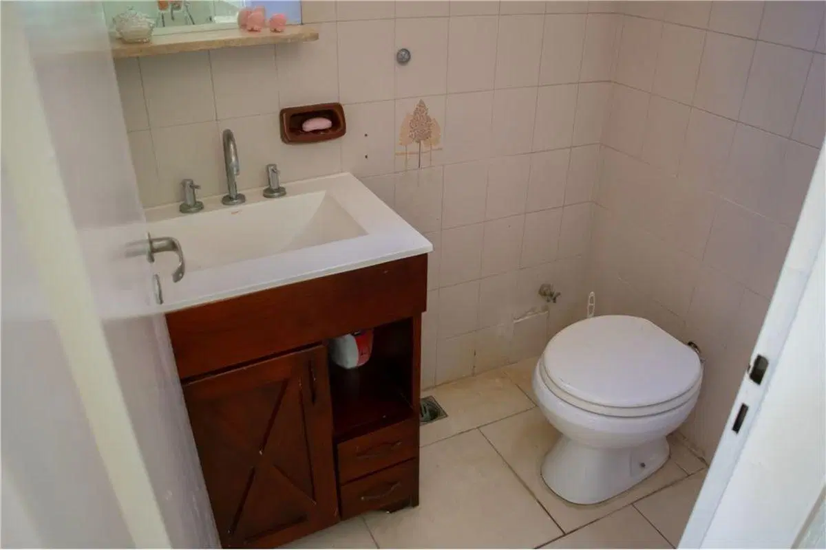 Casa en venta con 4 dormitorios y 990 m² en El Paraíso 1