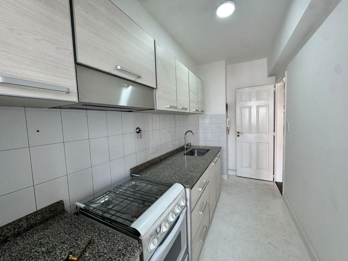 Foto de ALQUILER – 2 AMBIENTES EN LAS LOMITAS | PISO ALTO | BALCÓN AL FRENTE |, imagen 2