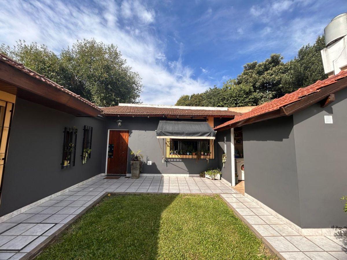 Excelente propiedad con jardín, quincho y pileta