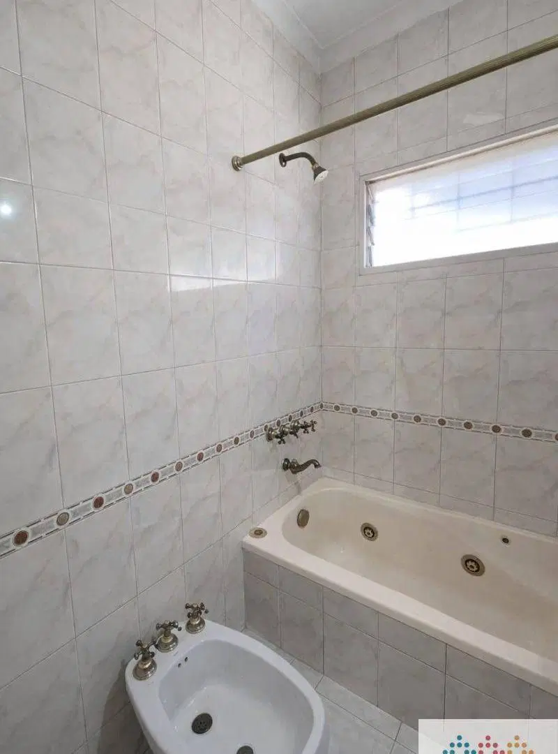 VENTA CASA 4 AMBIENTES CON PATIO Y COCHERA - LOMAS DE ZAMORA 5