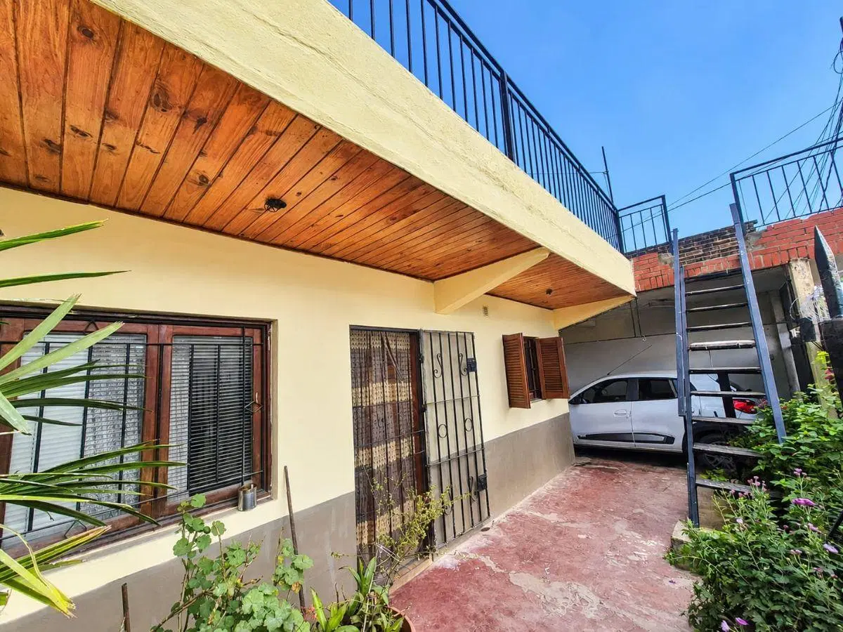 VENTA casa multifamiliar en Esteban Echeverria, con cochera 4
