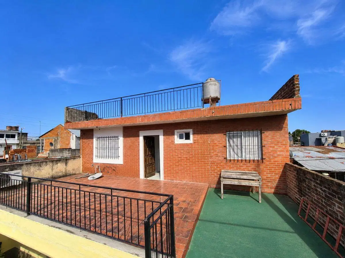 VENTA casa multifamiliar en Esteban Echeverria, con cochera 8