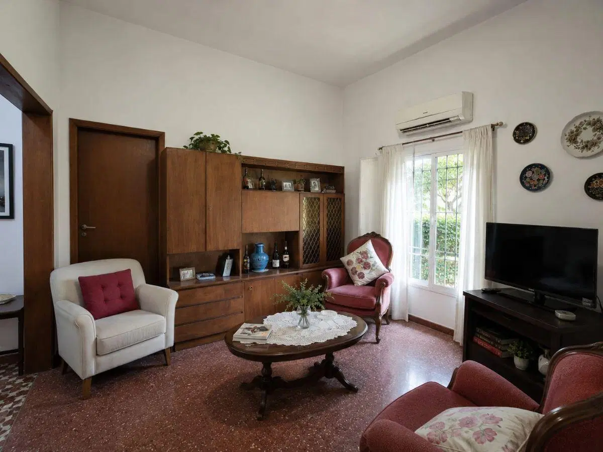 Casa 3 ambientes c/ cochera, patio y local en Adrogué 2