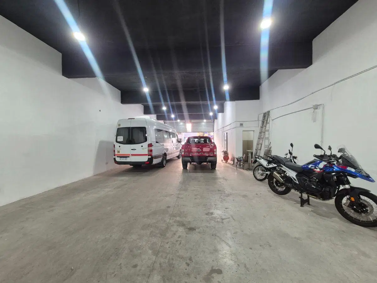 Galpón de 540 m2 en Alquiler en Temperley 4