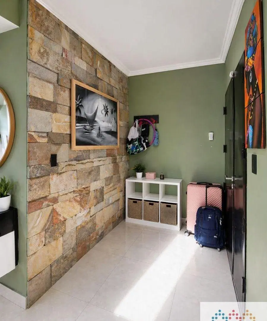 CASA 4 AMBIENTES CON COCHERA, PILETA Y QUINCHO EN BURZACO 4