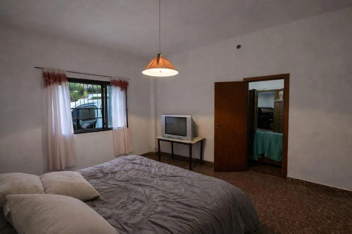 CASA 3 AMBIENTES CON COCHERA Y LOCAL COMERCIAL EN ADROGUE 2