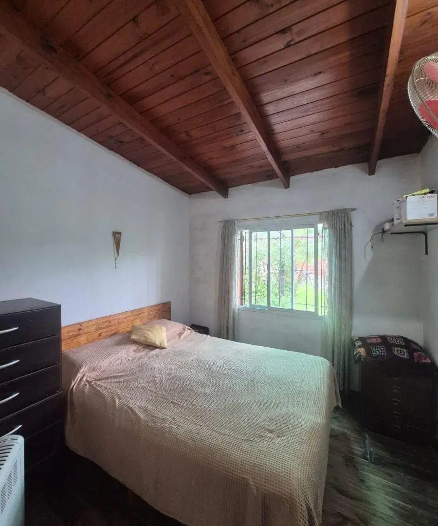 Casa con 2 dormitorios y patio en venta en Burzaco 3
