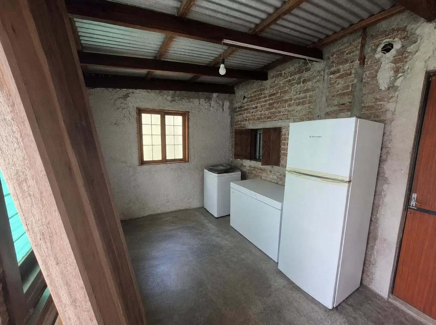 Casa con 2 dormitorios y patio en venta en Burzaco 8