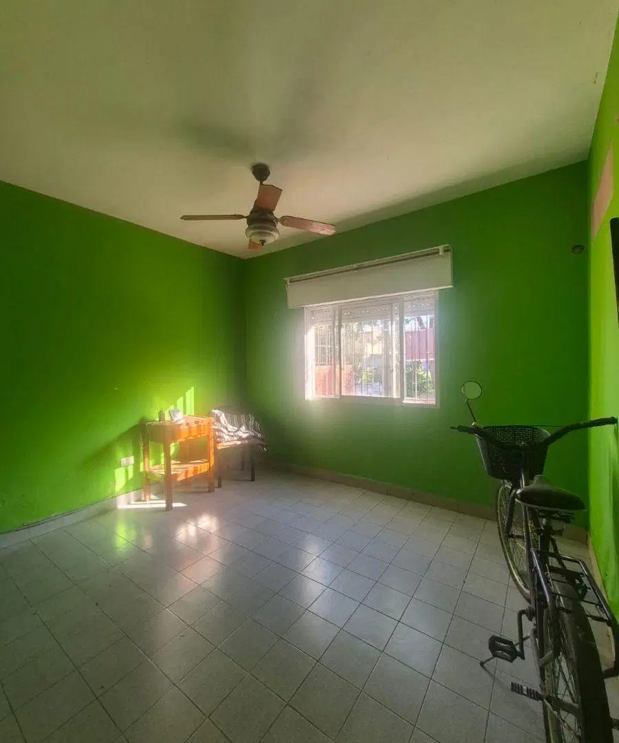 CASA 3 AMBIENTES en venta CON COCHERA Y PATIO en Llavallol 8