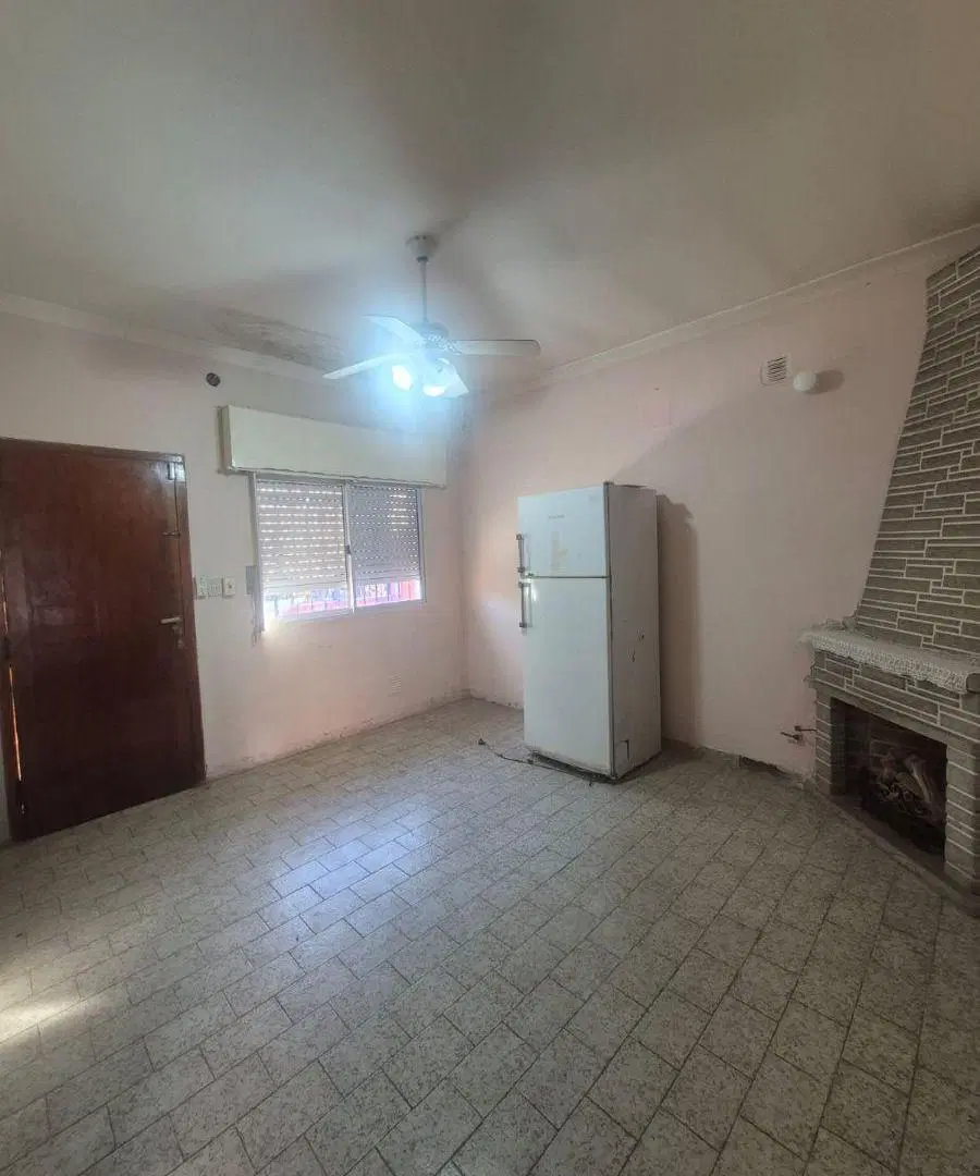 CASA 3 AMBIENTES en venta CON COCHERA Y PATIO en Llavallol 3