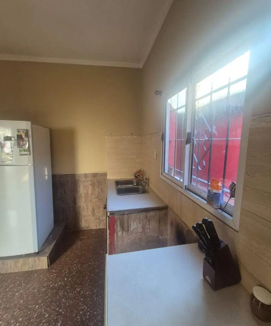 CASA 3 AMBIENTES en venta CON COCHERA Y PATIO en Llavallol 4