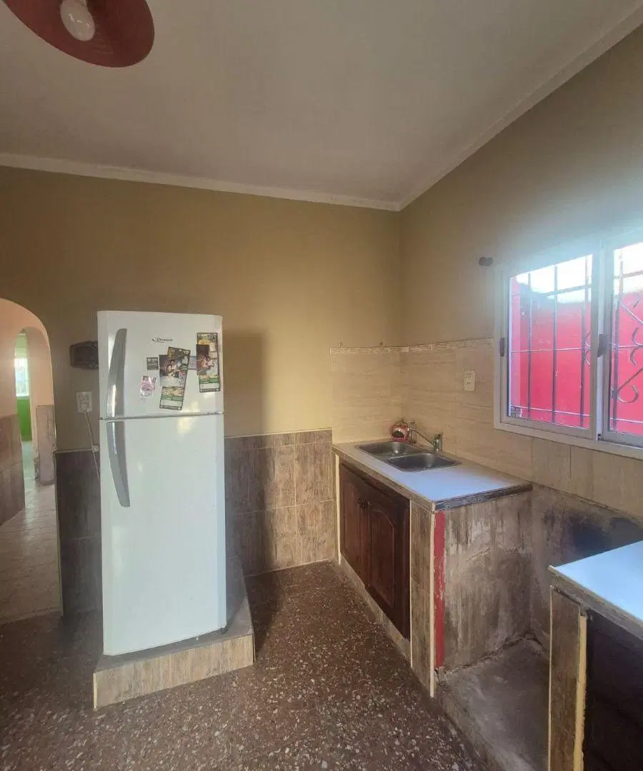 CASA 3 AMBIENTES en venta CON COCHERA Y PATIO en Llavallol 5