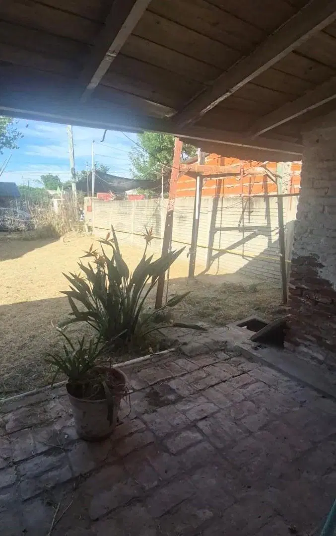 Casa con 2 dormitorios en venta en Llavallol CON PATIO 3