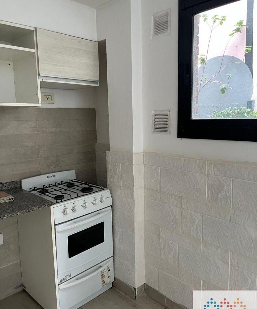 Foto de Departamento en alquiler c/ cochera en Banfield, imagen 2