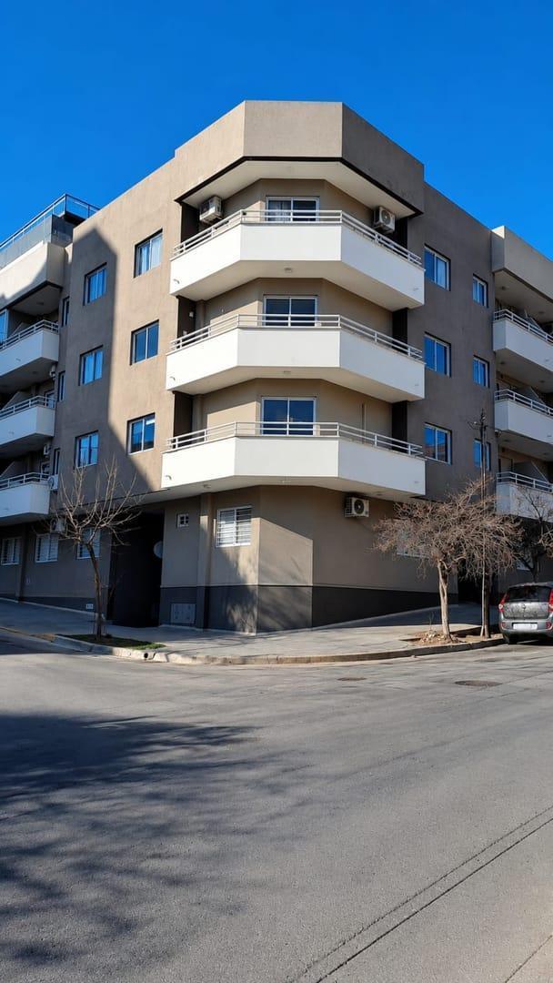Venta departamento 3 dorm Centro Carlos Paz con cochera