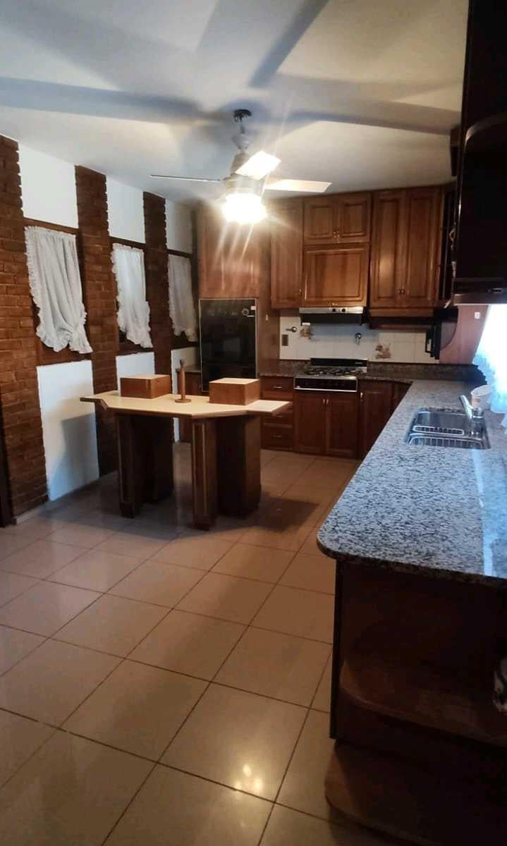 Foto de Casa Chalet en venta con Pileta y Quincho en Rusell, Maipú, imagen 2