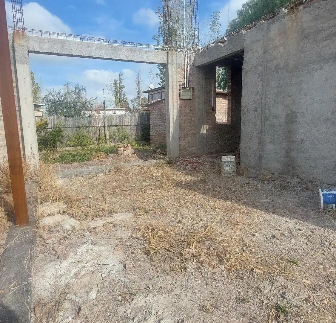 Lote en Venta 500 m2 con casa en ejecución, B° M Antonieta, Luján 2