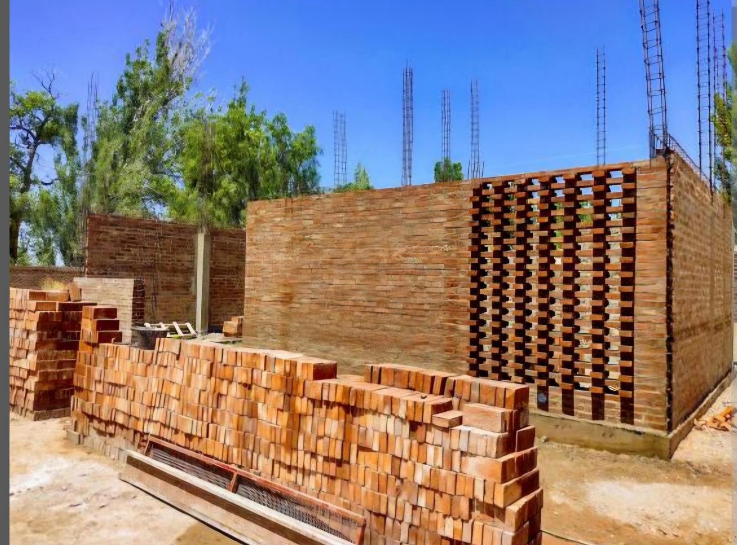 Lote en Venta 500 m2 con casa en ejecución, B° M Antonieta, Luján