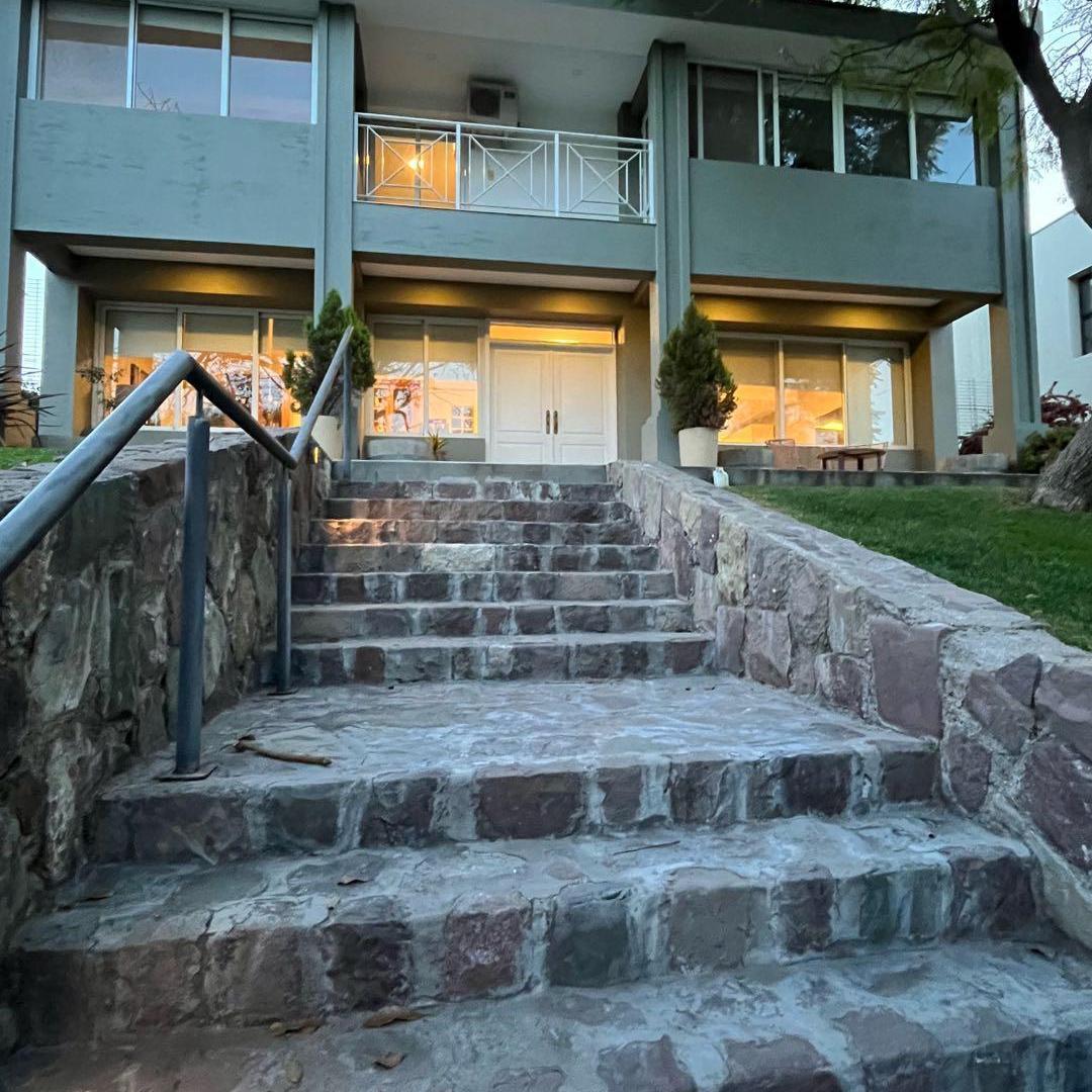 Casa en venta 4 Habitaciones Barrio Dalvian Mendoza