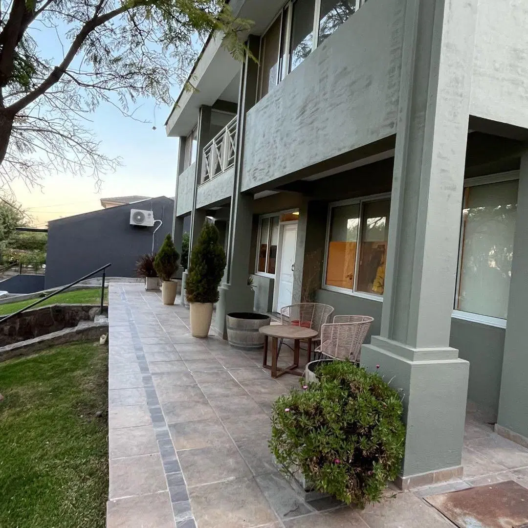 Casa en venta 4 Habitaciones Barrio Dalvian Mendoza 1