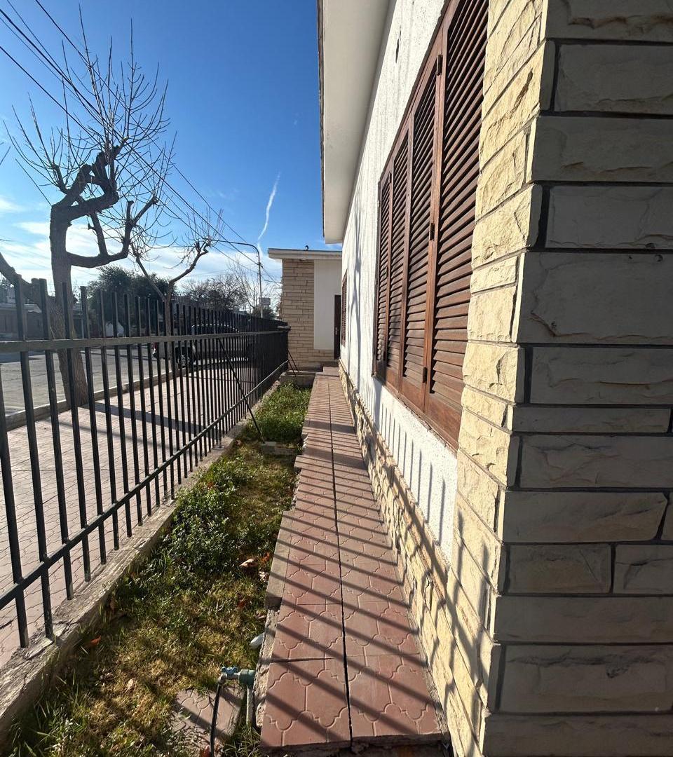 Foto de Casa en Venta de 3 dormitorios en La Colonia, Junín, Mendoza, imagen 2
