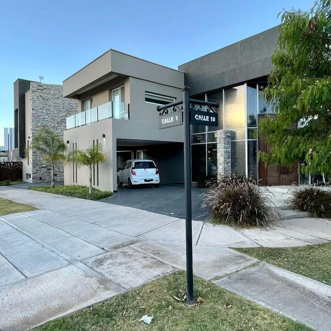 Casa en Venta  Barrio La Bastilla 430 m2 4