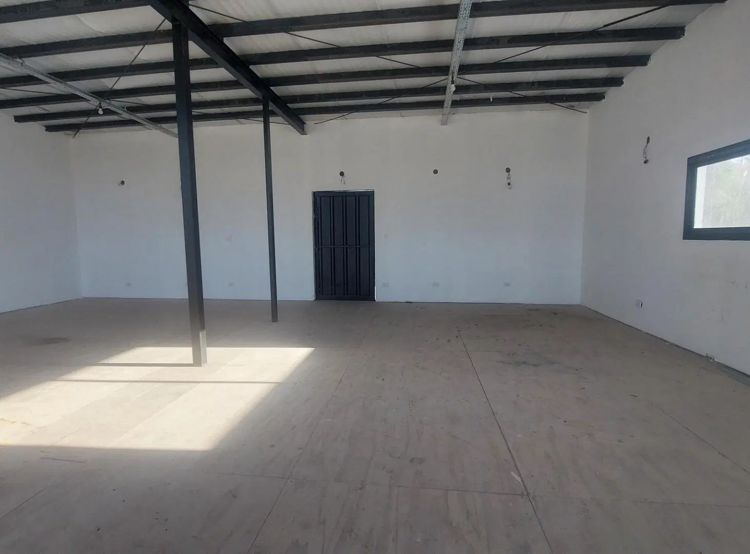 Oficina en Alquiler 70 m2 en Chacras de Coria, Luján 1