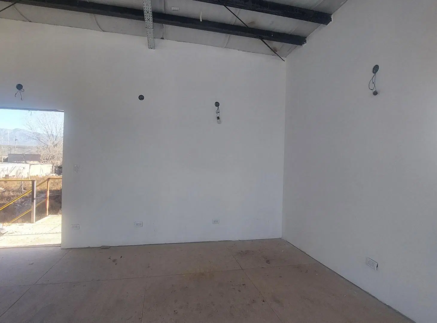 Oficina en Alquiler 70 m2 en Chacras de Coria, Luján 2